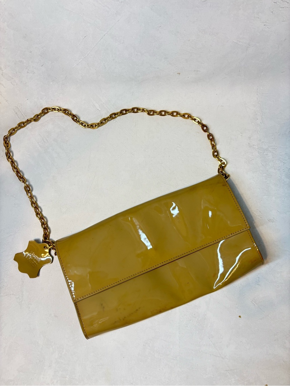 Vintage Bloomingdale’s Patent Leather Shoulder Clutch in Nude, gold chain